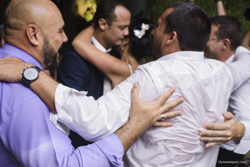 Festa maravilhosa do casamento na casa das canoas, recepção impecável organizada pelo cerimonial céu de tule, festa de casamento mais linda e colorida na casa das canoas, Isabela e Bernardo se casaram em uma festa linda na casa das canoas, festa de casamento especial e cheia de amor na casa das canoas no rio de janeiro