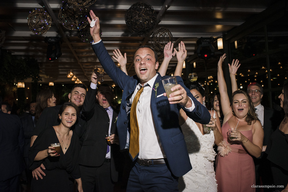 Festa maravilhosa do casamento na casa das canoas, recepção impecável organizada pelo cerimonial céu de tule, festa de casamento mais linda e colorida na casa das canoas, Isabela e Bernardo se casaram em uma festa linda na casa das canoas, festa de casamento especial e cheia de amor na casa das canoas no rio de janeiro