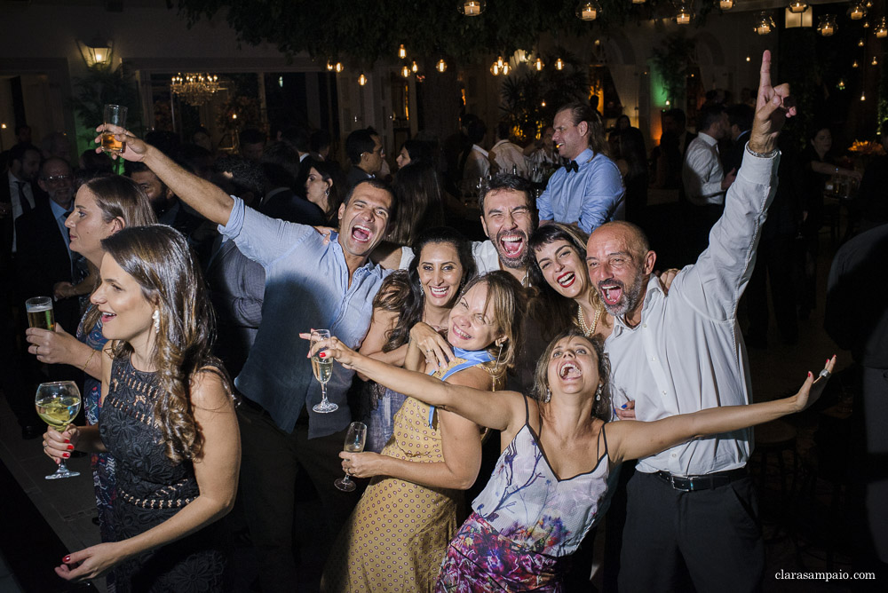 Festa maravilhosa do casamento na casa das canoas, recepção impecável organizada pelo cerimonial céu de tule, festa de casamento mais linda e colorida na casa das canoas, Isabela e Bernardo se casaram em uma festa linda na casa das canoas, festa de casamento especial e cheia de amor na casa das canoas no rio de janeiro