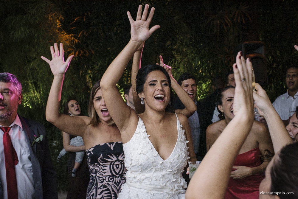 Festa maravilhosa do casamento na casa das canoas, recepção impecável organizada pelo cerimonial céu de tule, festa de casamento mais linda e colorida na casa das canoas, Isabela e Bernardo se casaram em uma festa linda na casa das canoas, festa de casamento especial e cheia de amor na casa das canoas no rio de janeiro