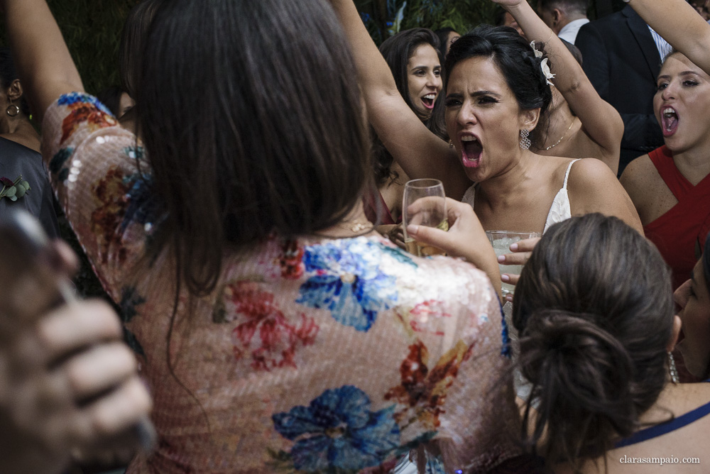 Festa maravilhosa do casamento na casa das canoas, recepção impecável organizada pelo cerimonial céu de tule, festa de casamento mais linda e colorida na casa das canoas, Isabela e Bernardo se casaram em uma festa linda na casa das canoas, festa de casamento especial e cheia de amor na casa das canoas no rio de janeiro