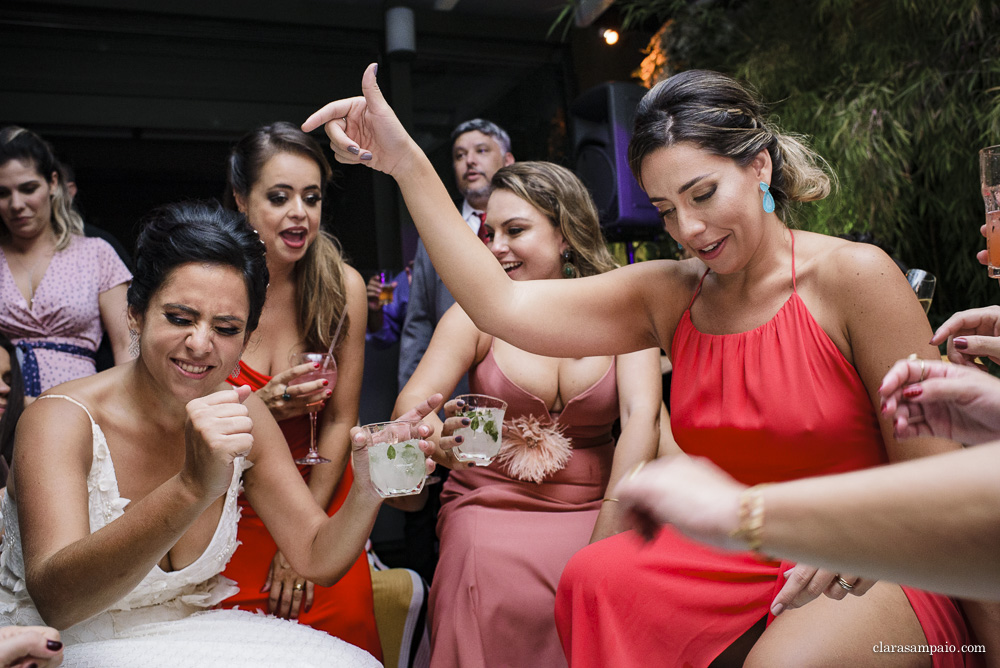 Festa maravilhosa do casamento na casa das canoas, recepção impecável organizada pelo cerimonial céu de tule, festa de casamento mais linda e colorida na casa das canoas, Isabela e Bernardo se casaram em uma festa linda na casa das canoas, festa de casamento especial e cheia de amor na casa das canoas no rio de janeiro