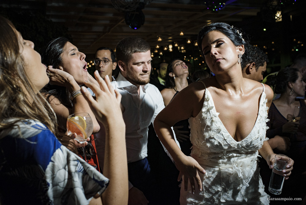 Festa maravilhosa do casamento na casa das canoas, recepção impecável organizada pelo cerimonial céu de tule, festa de casamento mais linda e colorida na casa das canoas, Isabela e Bernardo se casaram em uma festa linda na casa das canoas, festa de casamento especial e cheia de amor na casa das canoas no rio de janeiro