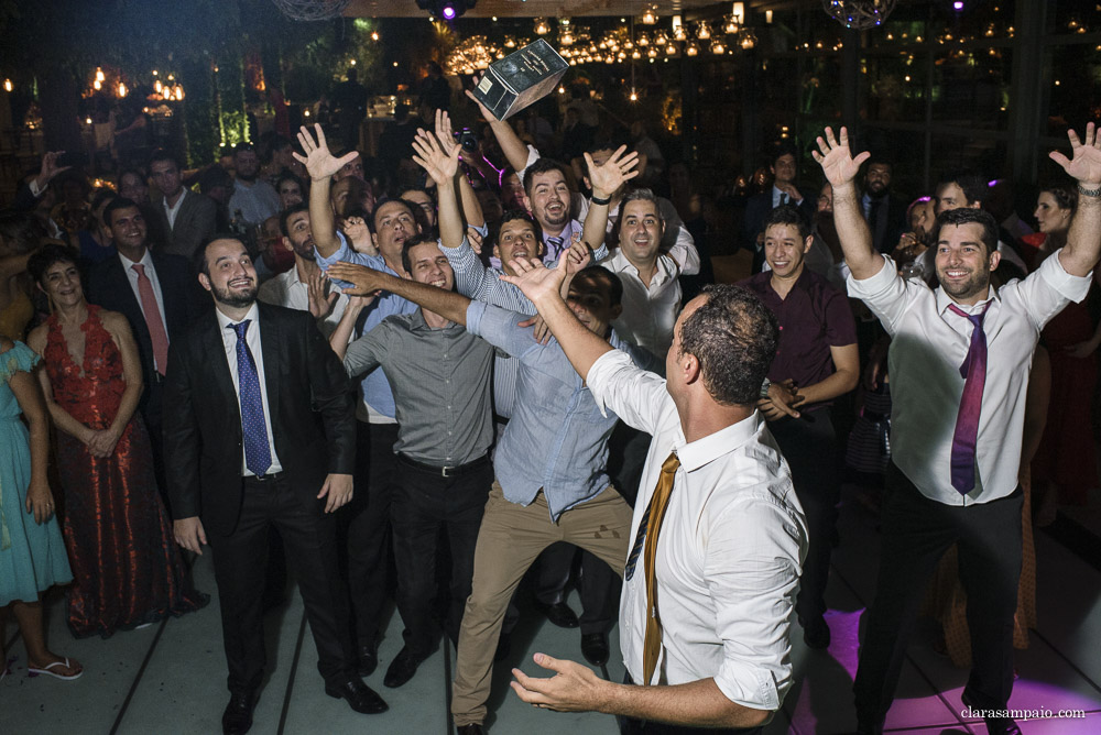 Festa maravilhosa do casamento na casa das canoas, recepção impecável organizada pelo cerimonial céu de tule, festa de casamento mais linda e colorida na casa das canoas, Isabela e Bernardo se casaram em uma festa linda na casa das canoas, festa de casamento especial e cheia de amor na casa das canoas no rio de janeiro