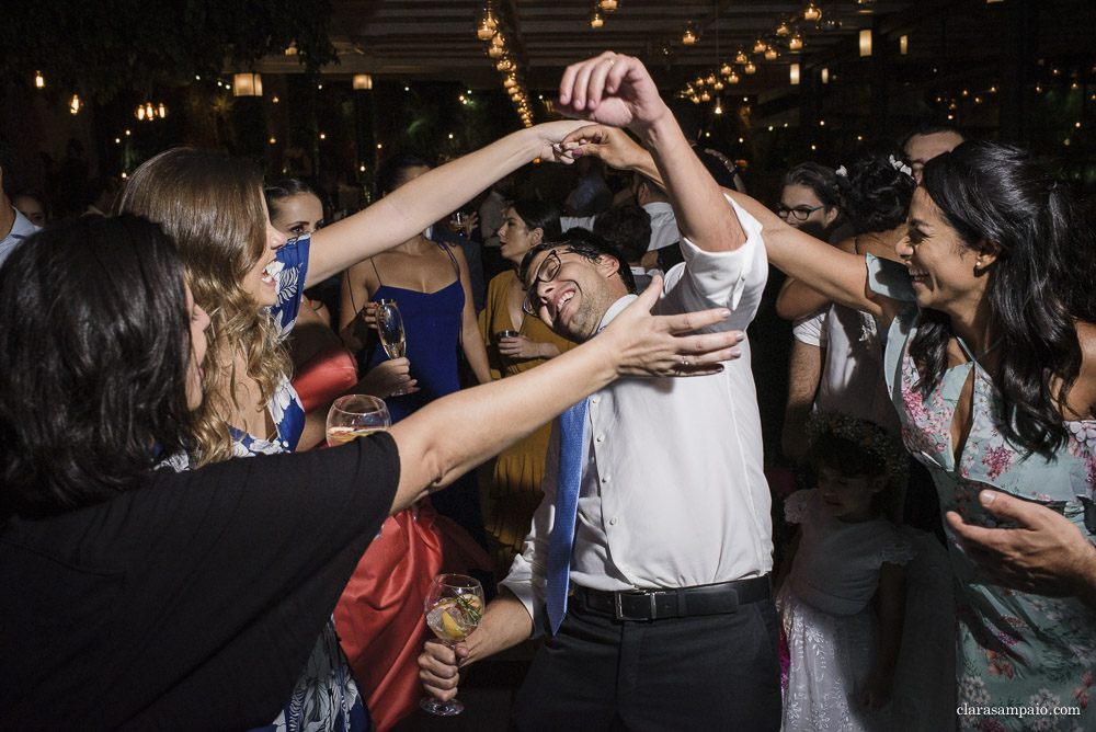 Festa maravilhosa do casamento na casa das canoas, recepção impecável organizada pelo cerimonial céu de tule, festa de casamento mais linda e colorida na casa das canoas, Isabela e Bernardo se casaram em uma festa linda na casa das canoas, festa de casamento especial e cheia de amor na casa das canoas no rio de janeiro