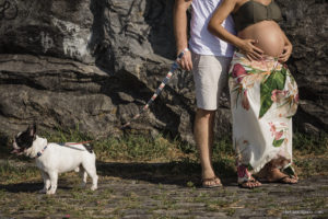 Ensaio de gestante com pet, Ensaio de gestante criativo, Ensaio de gestante ao ar livre, Ensaio de gestante o que usar, Ensaio de gestante na praia, melhor fotógrafa de parto, melhor fotógrafa de família, melhor fotógrafa de peto, clara Sampaio fotografia