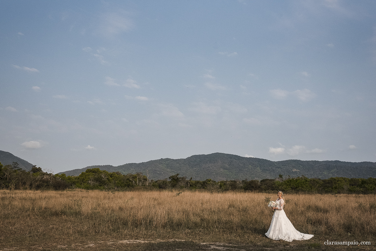 Casamento no sítio meio do mato, casamento no pôr do sol, casamento no fim de tarde, noivas 2021, noivas 2022, casamento criativo, vestido de noiva, casando no meio do mato, melhor fotógrafo de casamento rj, casando no sítio meio do mato, clara Sampaio fotografia