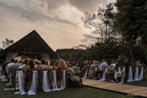 Casamento no sítio meio do mato, casamento no pôr do sol, casamento no fim de tarde, noivas 2021, noivas 2022, casamento criativo, vestido de noiva, casando no meio do mato, melhor fotógrafo de casamento rj, casando no sítio meio do mato, clara Sampaio fotografia