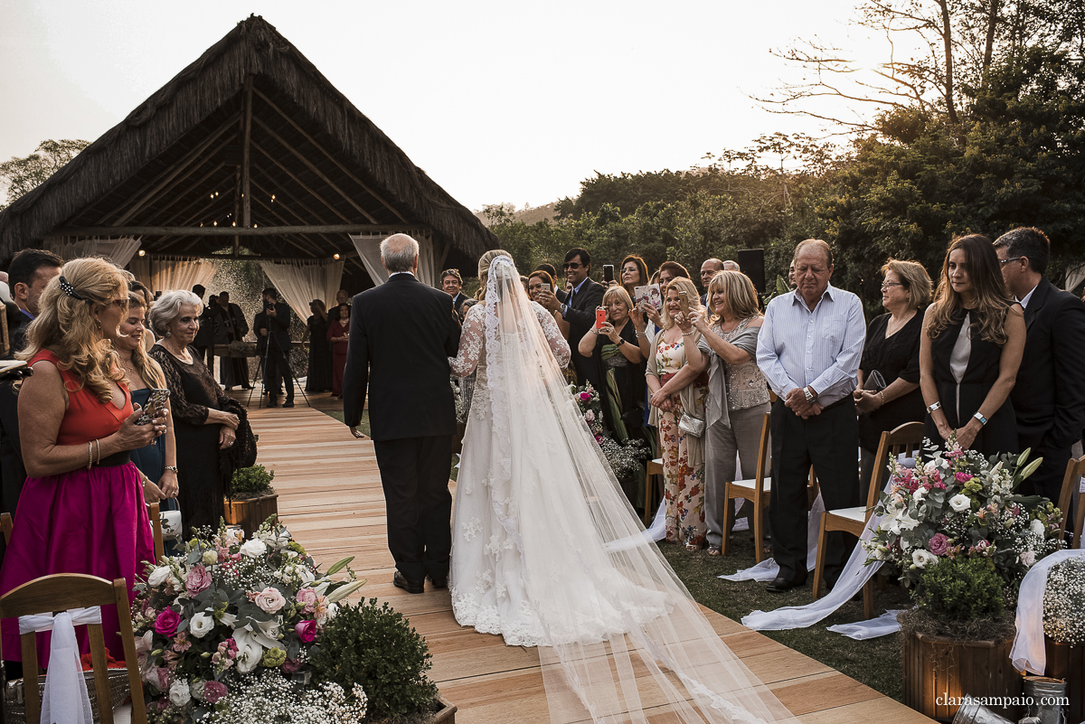 Casamento no sítio meio do mato, casamento no pôr do sol, casamento no fim de tarde, noivas 2021, noivas 2022, casamento criativo, vestido de noiva, casando no meio do mato, melhor fotógrafo de casamento rj, casando no sítio meio do mato, clara Sampaio fotografia