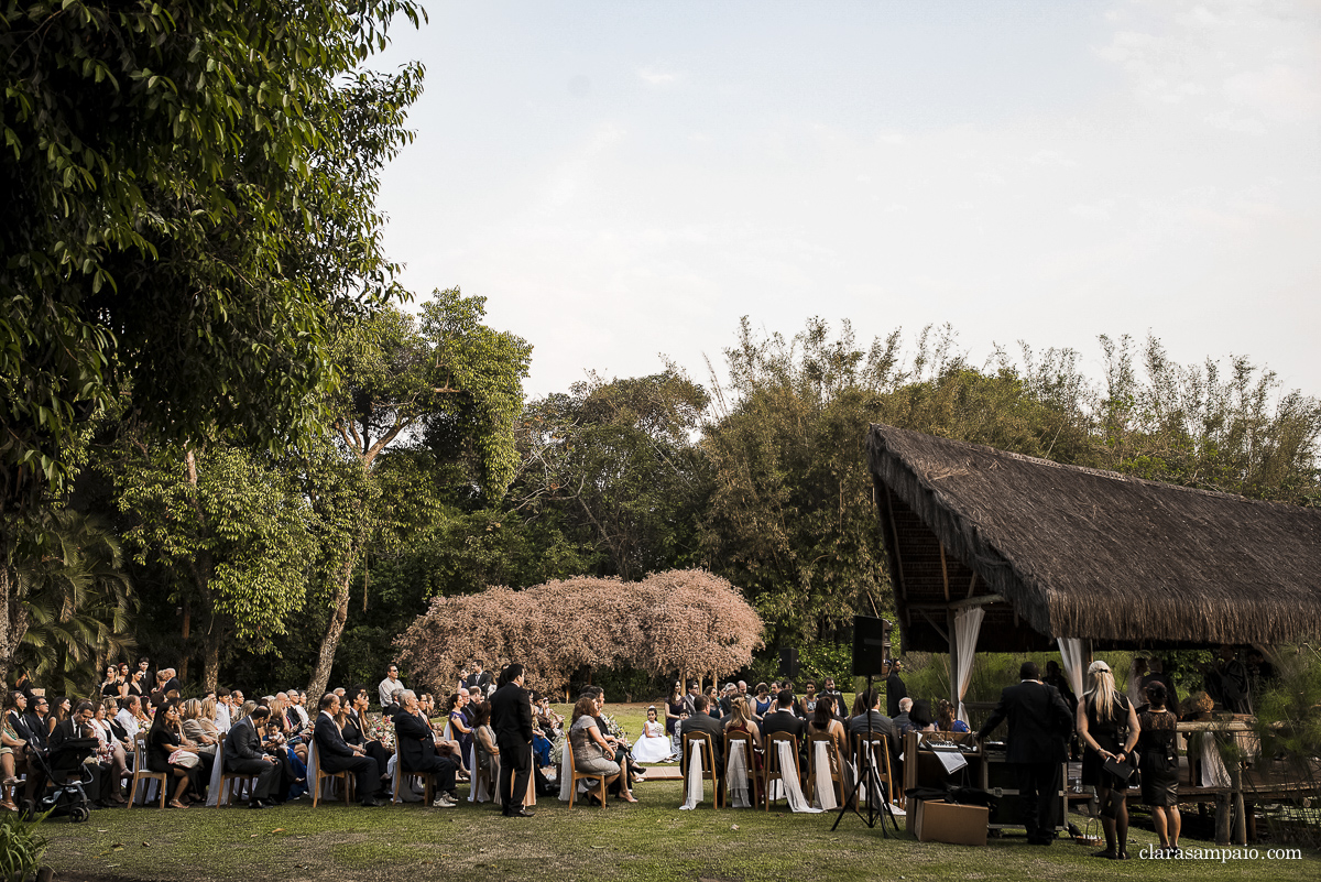 Casamento no sítio meio do mato, casamento no pôr do sol, casamento no fim de tarde, noivas 2021, noivas 2022, casamento criativo, vestido de noiva, casando no meio do mato, melhor fotógrafo de casamento rj, casando no sítio meio do mato, clara Sampaio fotografia