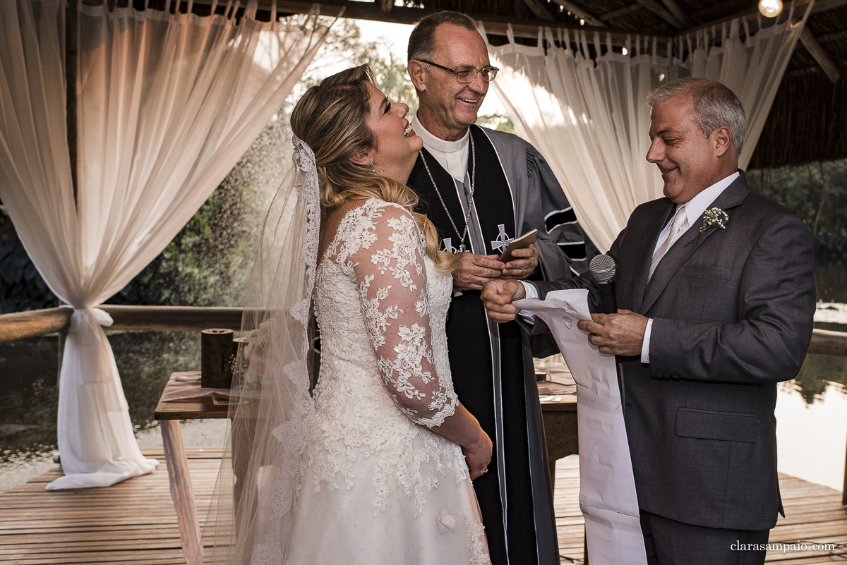 Casamento no sítio meio do mato, casamento no pôr do sol, casamento no fim de tarde, noivas 2021, noivas 2022, casamento criativo, vestido de noiva, casando no meio do mato, melhor fotógrafo de casamento rj, casando no sítio meio do mato, clara Sampaio fotografia