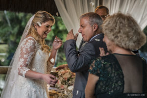 Casamento no sítio meio do mato, casamento no pôr do sol, casamento no fim de tarde, noivas 2021, noivas 2022, casamento criativo, vestido de noiva, casando no meio do mato, melhor fotógrafo de casamento rj, casando no sítio meio do mato, clara Sampaio fotografia