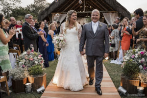 Casamento no sítio meio do mato, casamento no pôr do sol, casamento no fim de tarde, noivas 2021, noivas 2022, casamento criativo, vestido de noiva, casando no meio do mato, melhor fotógrafo de casamento rj, casando no sítio meio do mato, clara Sampaio fotografia