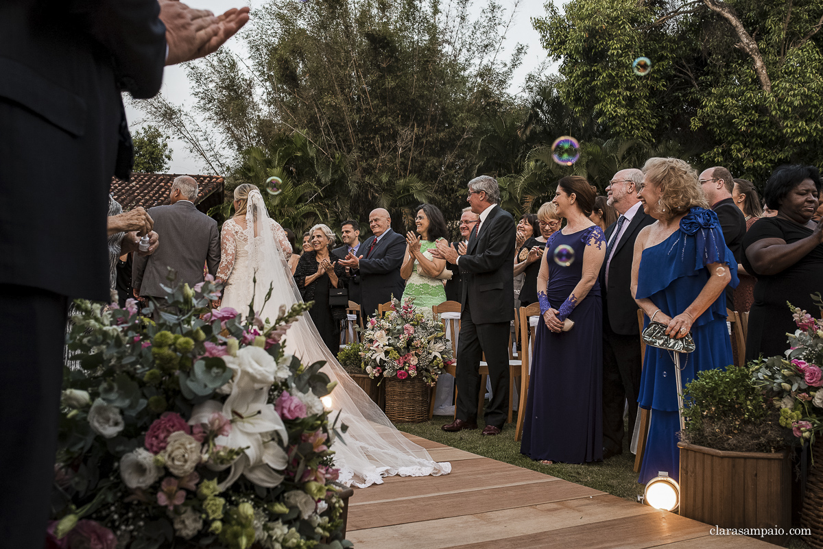 Casamento no sítio meio do mato, casamento no pôr do sol, casamento no fim de tarde, noivas 2021, noivas 2022, casamento criativo, vestido de noiva, casando no meio do mato, melhor fotógrafo de casamento rj, casando no sítio meio do mato, clara Sampaio fotografia