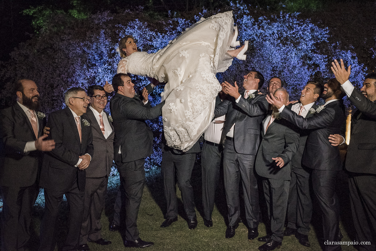 Casamento no sítio meio do mato, casamento no pôr do sol, casamento no fim de tarde, noivas 2021, noivas 2022, casamento criativo, vestido de noiva, casando no meio do mato, melhor fotógrafo de casamento rj, casando no sítio meio do mato, clara Sampaio fotografia