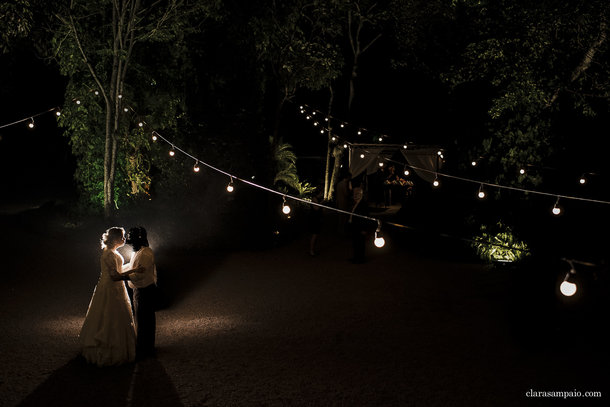 Casamento no sítio meio do mato, casamento no pôr do sol, casamento no fim de tarde, noivas 2021, noivas 2022, casamento criativo, vestido de noiva, casando no meio do mato, melhor fotógrafo de casamento rj, casando no sítio meio do mato, clara Sampaio fotografia