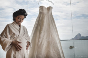 Estória de casamento, casamento criativo, noivas 2021, noivas 2022, casando em búzios, casamento no rio de janeiro, vestido de noiva, making of em niterói, clara Sampaio fotografia