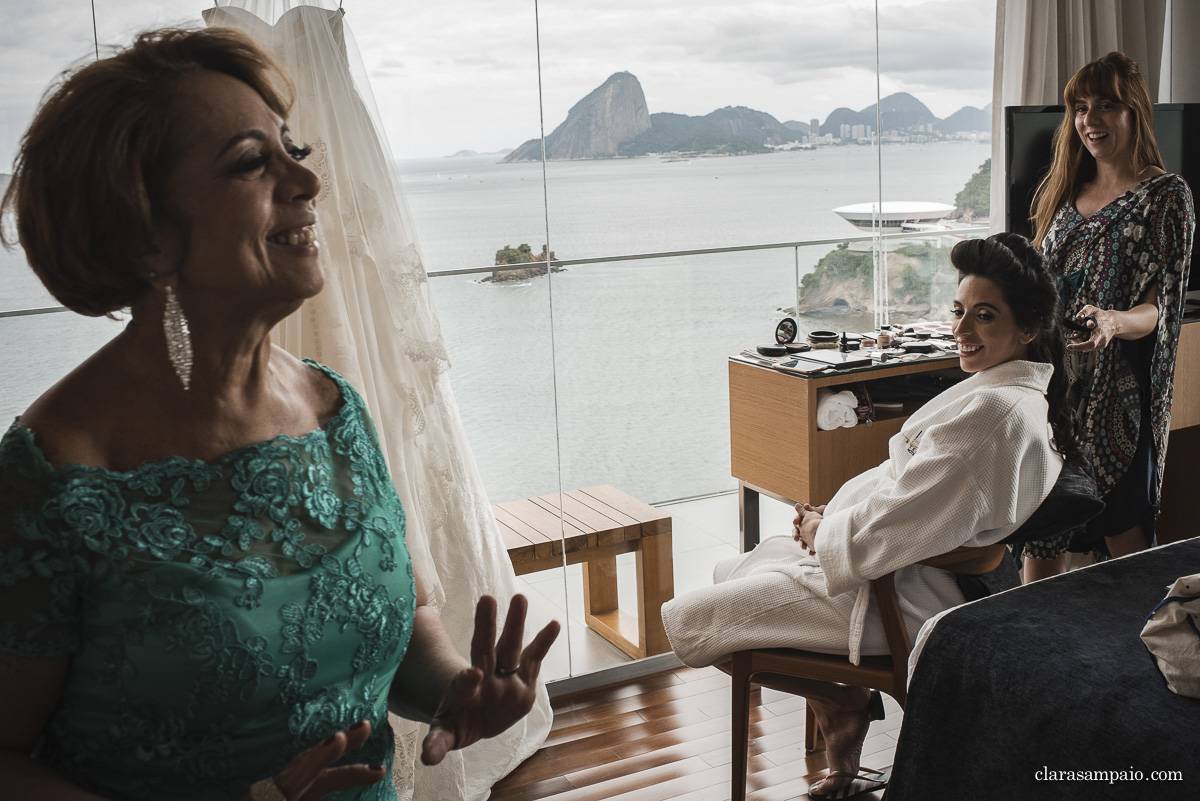 Estória de casamento, casamento criativo, noivas 2021, noivas 2022, casando em búzios, casamento no rio de janeiro, vestido de noiva, making of em niterói, clara Sampaio fotografia