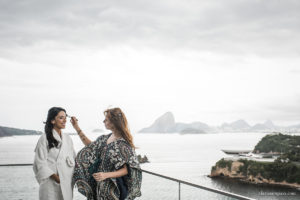 Estória de casamento, casamento criativo, noivas 2021, noivas 2022, casando em búzios, casamento no rio de janeiro, vestido de noiva, making of em niterói, clara Sampaio fotografia