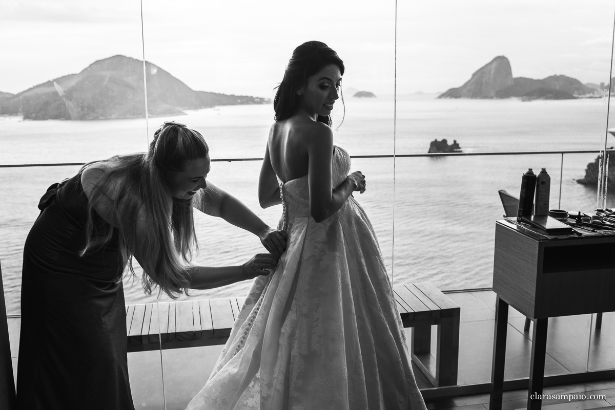 Estória de casamento, casamento criativo, noivas 2021, noivas 2022, casando em búzios, casamento no rio de janeiro, vestido de noiva, making of em niterói, clara Sampaio fotografia