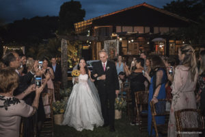 Estória de casamento, casamento criativo, noivas 2021, noivas 2022, casando em búzios, casamento no rio de janeiro, vestido de noiva, making of em niterói, clara Sampaio fotografia