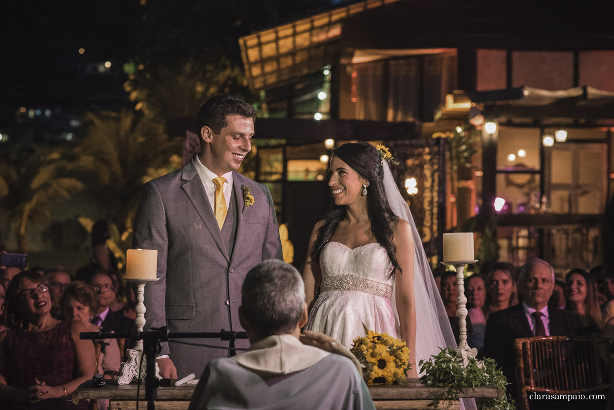 Estória de casamento, casamento criativo, noivas 2021, noivas 2022, casando em búzios, casamento no rio de janeiro, vestido de noiva, making of em niterói, clara Sampaio fotografia