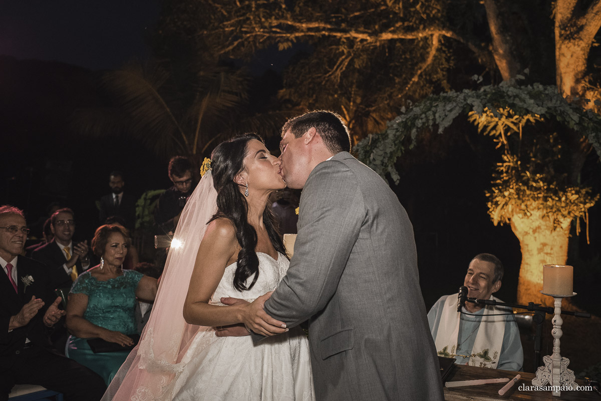 Estória de casamento, casamento criativo, noivas 2021, noivas 2022, casando em búzios, casamento no rio de janeiro, vestido de noiva, making of em niterói, clara Sampaio fotografia