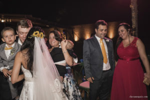 Estória de casamento, casamento criativo, noivas 2021, noivas 2022, casando em búzios, casamento no rio de janeiro, vestido de noiva, making of em niterói, clara Sampaio fotografia