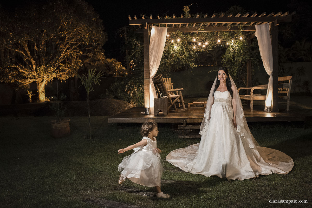 Estória de casamento, casamento criativo, noivas 2021, noivas 2022, casando em búzios, casamento no rio de janeiro, vestido de noiva, making of em niterói, clara Sampaio fotografia