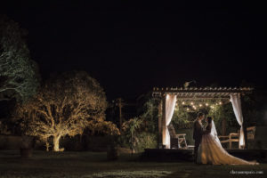 Estória de casamento, casamento criativo, noivas 2021, noivas 2022, casando em búzios, casamento no rio de janeiro, vestido de noiva, making of em niterói, clara Sampaio fotografia