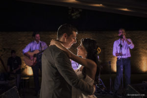 Estória de casamento, casamento criativo, noivas 2021, noivas 2022, casando em búzios, casamento no rio de janeiro, vestido de noiva, making of em niterói, clara Sampaio fotografia