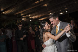 Estória de casamento, casamento criativo, noivas 2021, noivas 2022, casando em búzios, casamento no rio de janeiro, vestido de noiva, making of em niterói, clara Sampaio fotografia