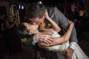 Estória de casamento, casamento criativo, noivas 2021, noivas 2022, casando em búzios, casamento no rio de janeiro, vestido de noiva, making of em niterói, clara Sampaio fotografia