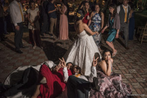 Estória de casamento, casamento criativo, noivas 2021, noivas 2022, casando em búzios, casamento no rio de janeiro, vestido de noiva, making of em niterói, clara Sampaio fotografia