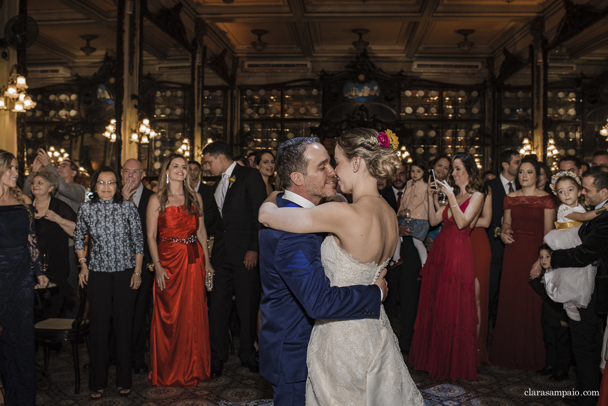 Casamento na confeitaria Colombo, melhor fotógrafo de casamento, casamento na igreja São José, casamento criativo, vestido de noiva, fotos na alerj, making of no hotel prodigy, noivas 2021, noivas 2022, clara Sampaio fotografia