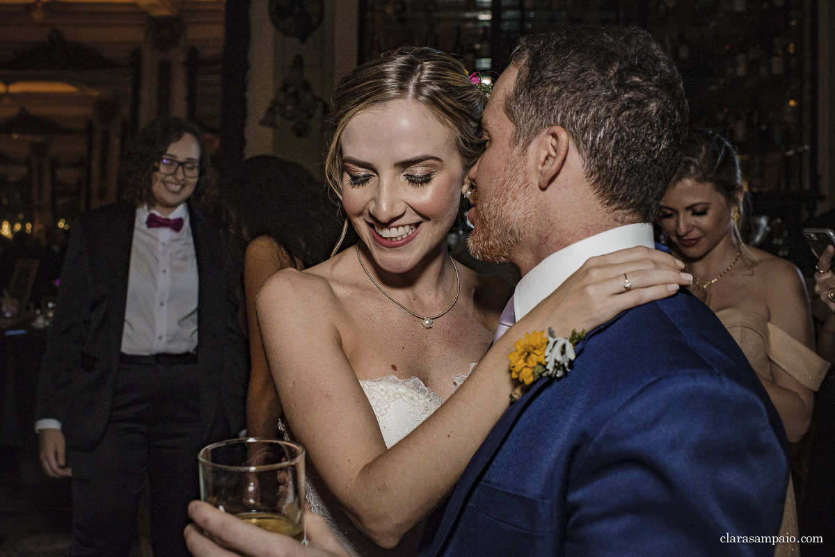 Casamento na confeitaria Colombo, melhor fotógrafo de casamento, casamento na igreja São José, casamento criativo, vestido de noiva, fotos na alerj, making of no hotel prodigy, noivas 2021, noivas 2022, clara Sampaio fotografia