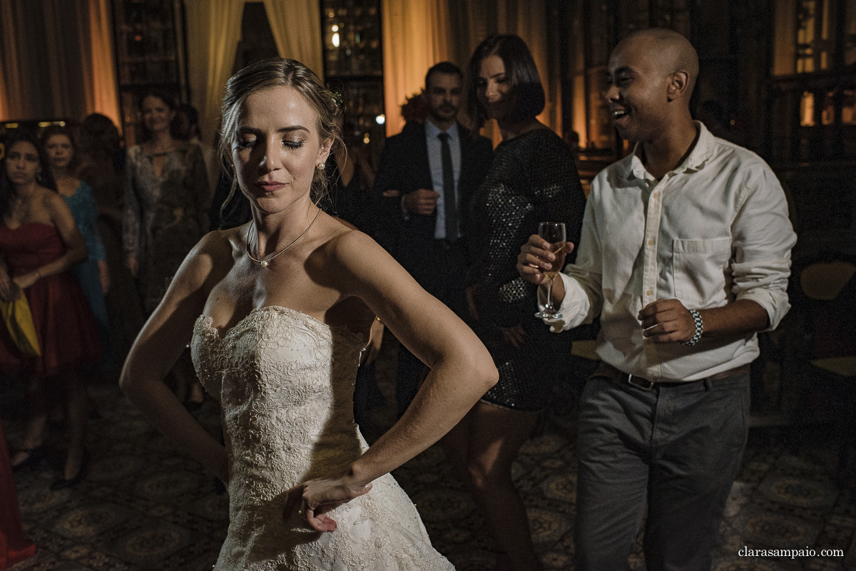 Casamento na confeitaria Colombo, melhor fotógrafo de casamento, casamento na igreja São José, casamento criativo, vestido de noiva, fotos na alerj, making of no hotel prodigy, noivas 2021, noivas 2022, clara Sampaio fotografia