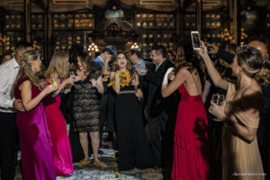 Casamento na confeitaria Colombo, melhor fotógrafo de casamento, casamento na igreja São José, casamento criativo, vestido de noiva, fotos na alerj, making of no hotel prodigy, noivas 2021, noivas 2022, clara Sampaio fotografia