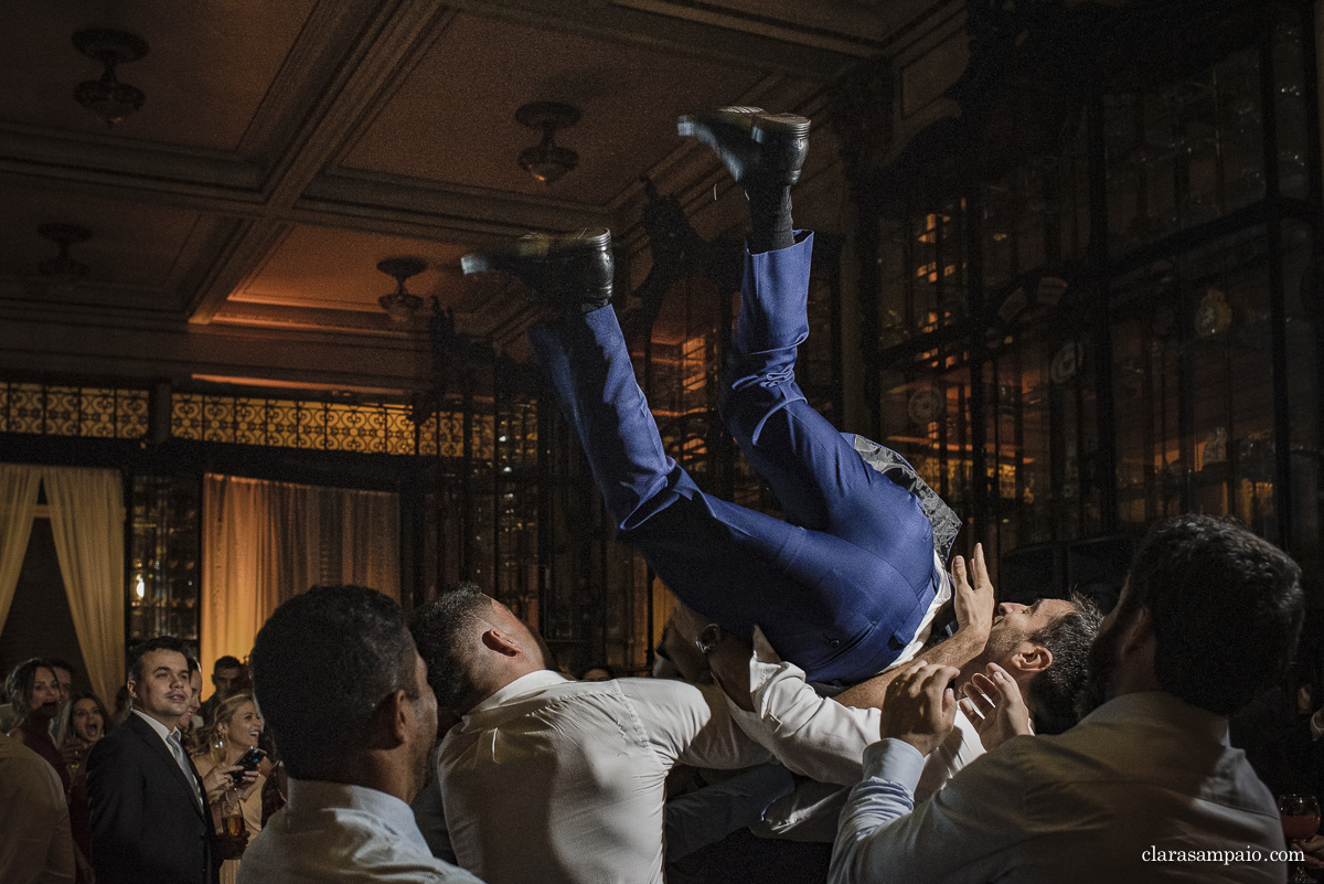 Casamento na confeitaria Colombo, melhor fotógrafo de casamento, casamento na igreja São José, casamento criativo, vestido de noiva, fotos na alerj, making of no hotel prodigy, noivas 2021, noivas 2022, clara Sampaio fotografia