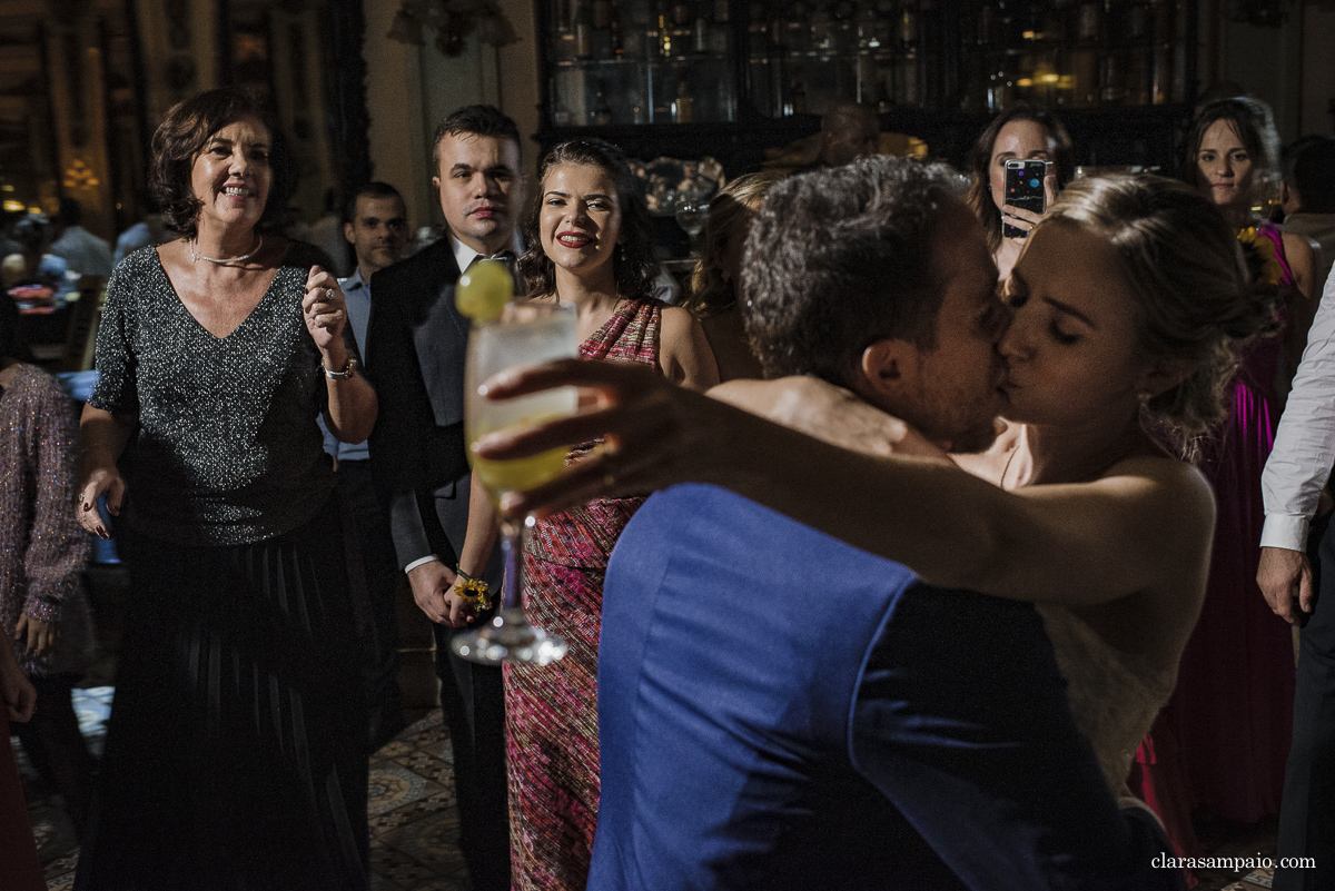 Casamento na confeitaria Colombo, melhor fotógrafo de casamento, casamento na igreja São José, casamento criativo, vestido de noiva, fotos na alerj, making of no hotel prodigy, noivas 2021, noivas 2022, clara Sampaio fotografia