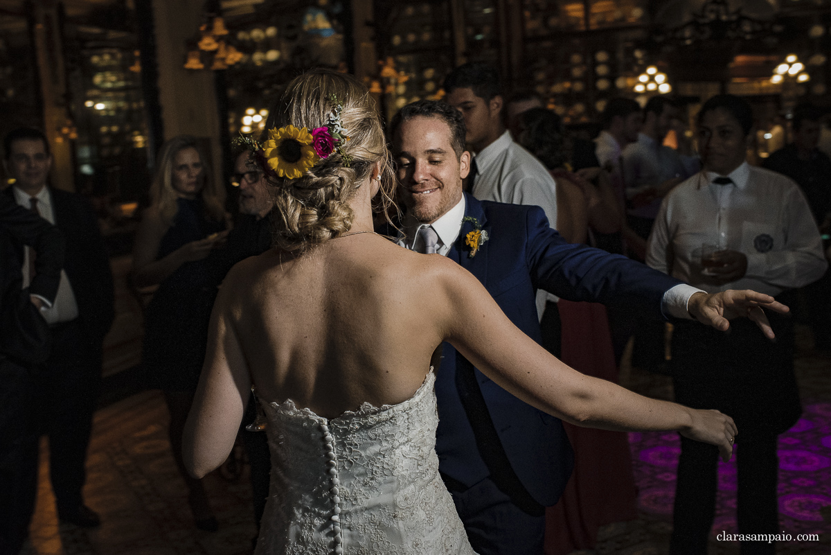 Casamento na confeitaria Colombo, melhor fotógrafo de casamento, casamento na igreja São José, casamento criativo, vestido de noiva, fotos na alerj, making of no hotel prodigy, noivas 2021, noivas 2022, clara Sampaio fotografia