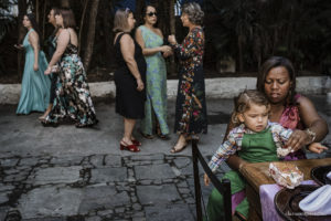 Casamento no fim de tarde, melhor fotógrafo de casamento, casamento na Casa da Polônia, casamento criativo, vestido de noiva, making of em casa, noivas 2021, noivas 2022, clara Sampaio fotografia, noivas 2023, casamento de dia, decoração para casamento de dia