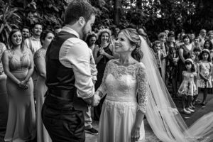 Casamento no fim de tarde, melhor fotógrafo de casamento, casamento na Casa da Polônia, casamento criativo, vestido de noiva, making of em casa, noivas 2021, noivas 2022, clara Sampaio fotografia, noivas 2023, casamento de dia, decoração para casamento de dia