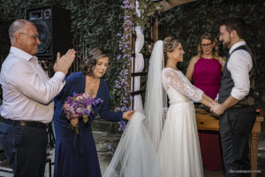 Casamento no fim de tarde, melhor fotógrafo de casamento, casamento na Casa da Polônia, casamento criativo, vestido de noiva, making of em casa, noivas 2021, noivas 2022, clara Sampaio fotografia, noivas 2023, casamento de dia, decoração para casamento de dia