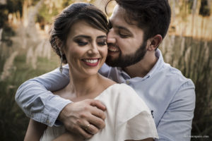 Ensaio no pôr do sol, melhor fotógrafo de casamento, ensaio no fim de tarde, ensaio de casal, ensaio pré casamento, ensaio no campo, fotos para casamento, e-session, clara Sampaio