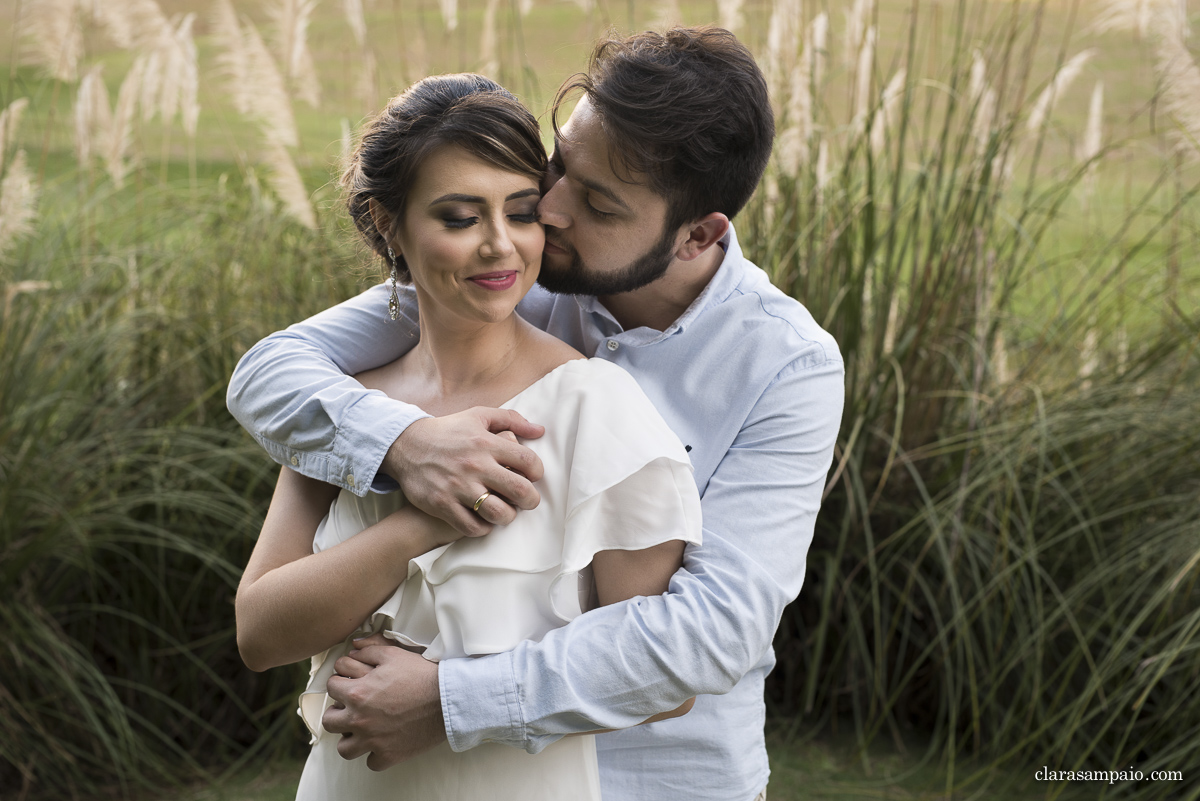 Ensaio no pôr do sol, melhor fotógrafo de casamento, ensaio no fim de tarde, ensaio de casal, ensaio pré casamento, ensaio no campo, fotos para casamento, e-session, clara Sampaio