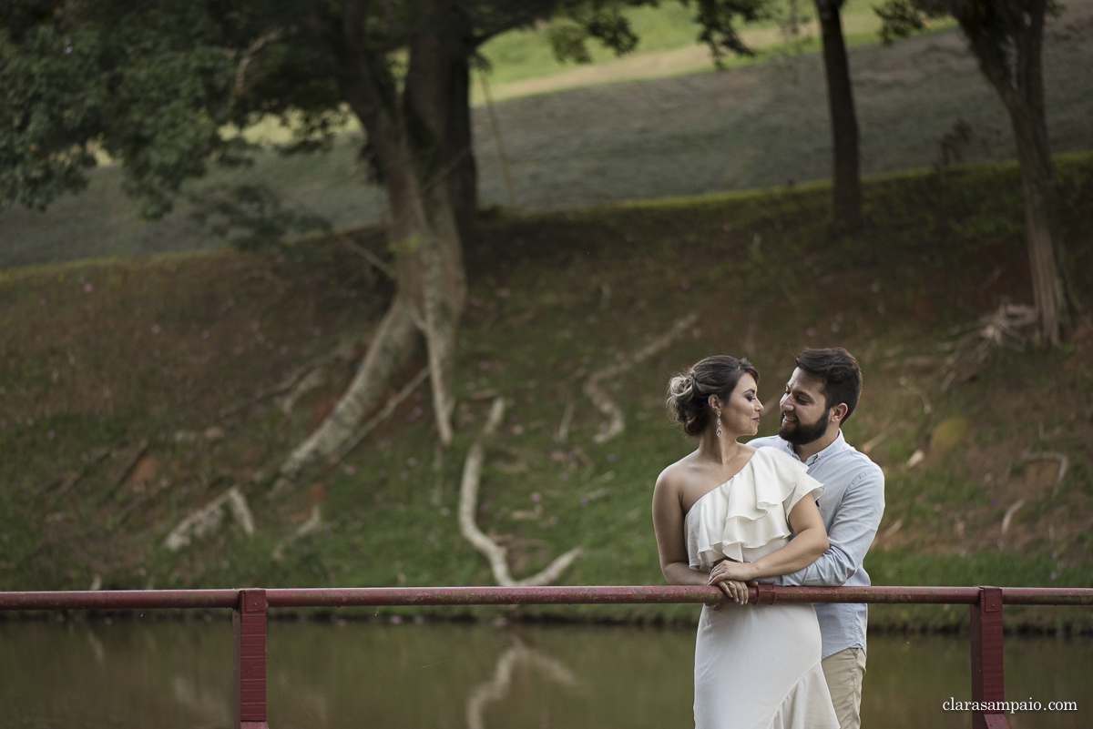 Ensaio no pôr do sol, melhor fotógrafo de casamento, ensaio no fim de tarde, ensaio de casal, ensaio pré casamento, ensaio no campo, fotos para casamento, e-session, clara Sampaio